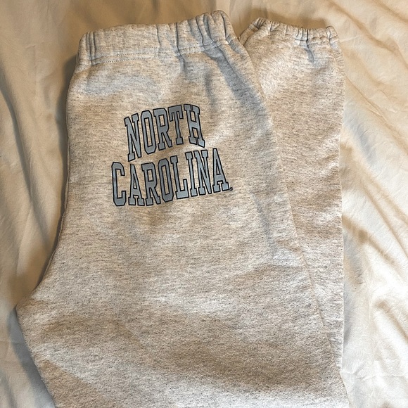 UNC Women’s Joggers - Picture 1 of 2